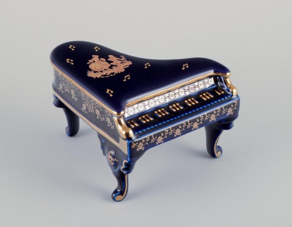 Limoges, Francia. Cuatro instrumentos musicales de porcelana, años 70 Francés en venta