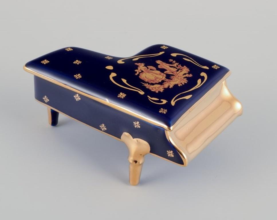 Limoges, Francia. Cuatro instrumentos musicales de porcelana, años 70 en venta 1