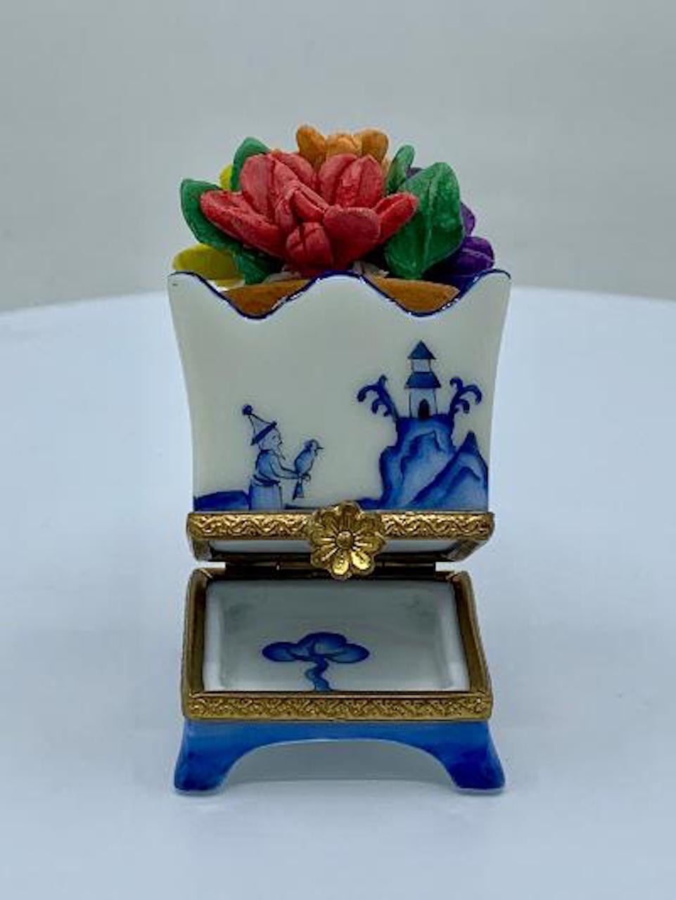 Limoges France Hand Painted Blue Willow Design Flower Pot Porcelain Trinket Box In Excellent Condition In Tustin, CA