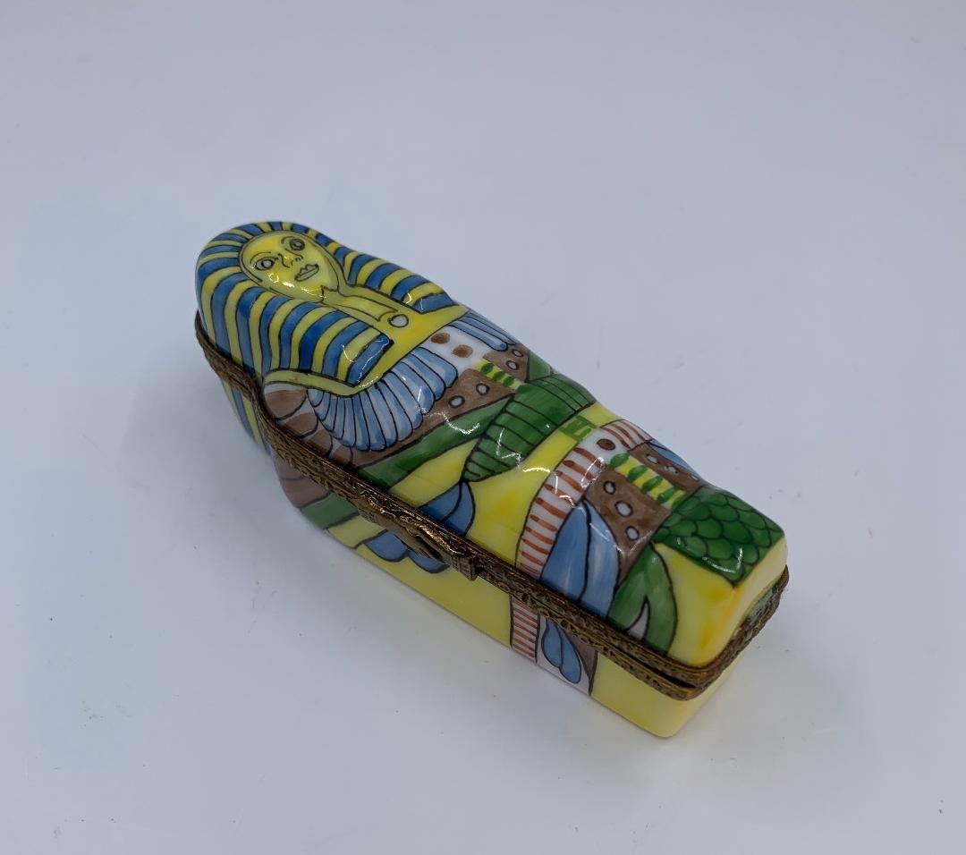  Limoges France Hand Painted Porcelain Egyptian King Tut Shaped Trinket Box In Excellent Condition In Tustin, CA