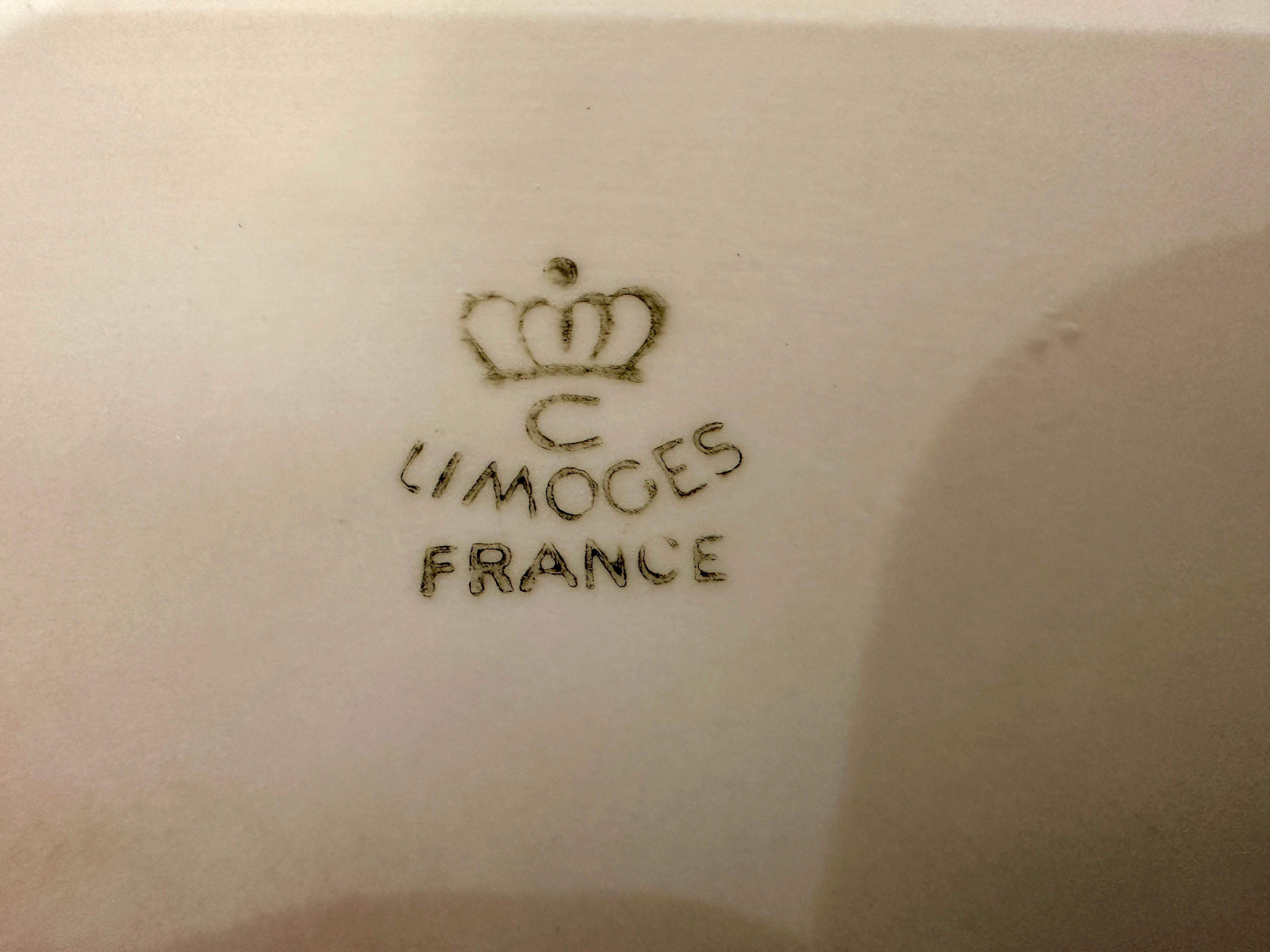 Cendrier Maxim's des Mers pour le yacht de luxe de Pierre Cardin, en porcelaine, représentant son yacht.