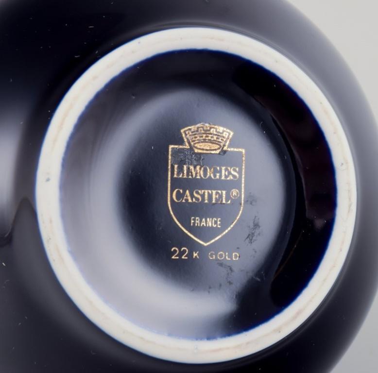 Limoges, Francia. Cafetera y jarra de agua en miniatura de porcelana. Porcelana en venta