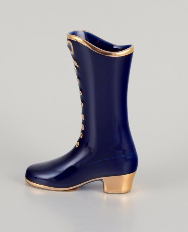 Limoges, Francia. Bota de porcelana y campana de mesa decoradas con pan de oro de 22 quilates Francés en venta
