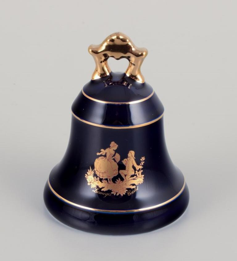 Limoges, Francia. Bota de porcelana y campana de mesa decoradas con pan de oro de 22 quilates finales del siglo XX en venta