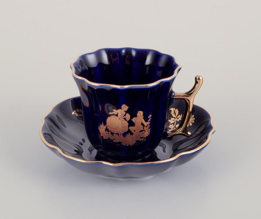 Vernissé Limoges, France. Tasse basse en porcelaine avec soucoupe et sucrier. en vente