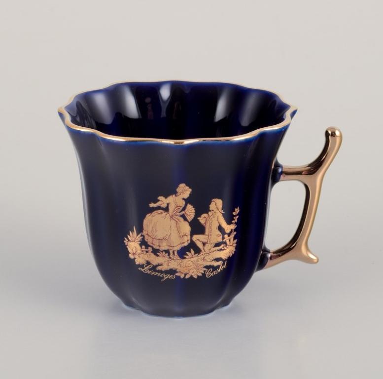 Limoges, France. Tasse basse en porcelaine avec soucoupe et sucrier. Excellent état - En vente à Copenhagen, DK
