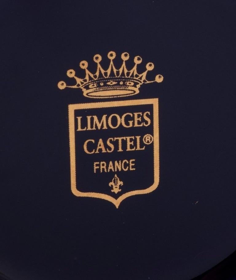 Limoges, France. Tasse basse en porcelaine avec soucoupe et sucrier. en vente 1
