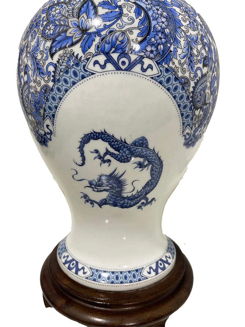 Limoges France porcelain table lamp with blue dragon, 20th century For Sale 1