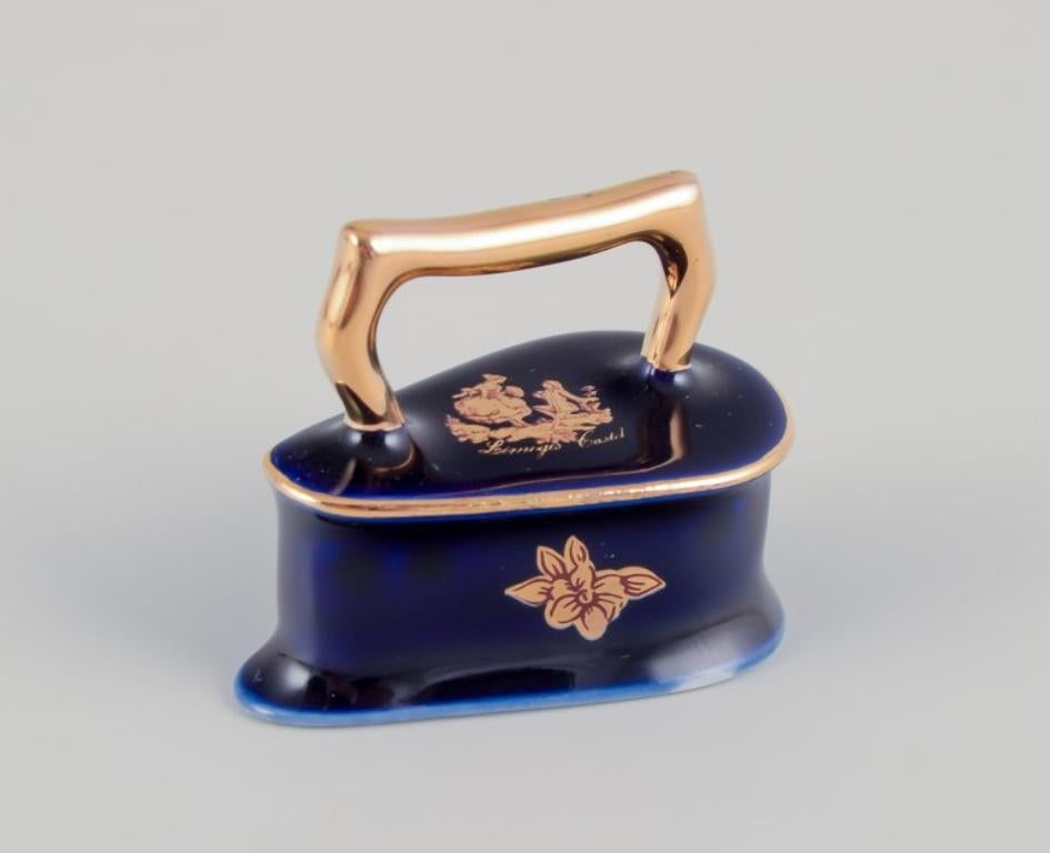 Limoges, Francia. Siete piezas de miniaturas de porcelana. Glaseado en venta