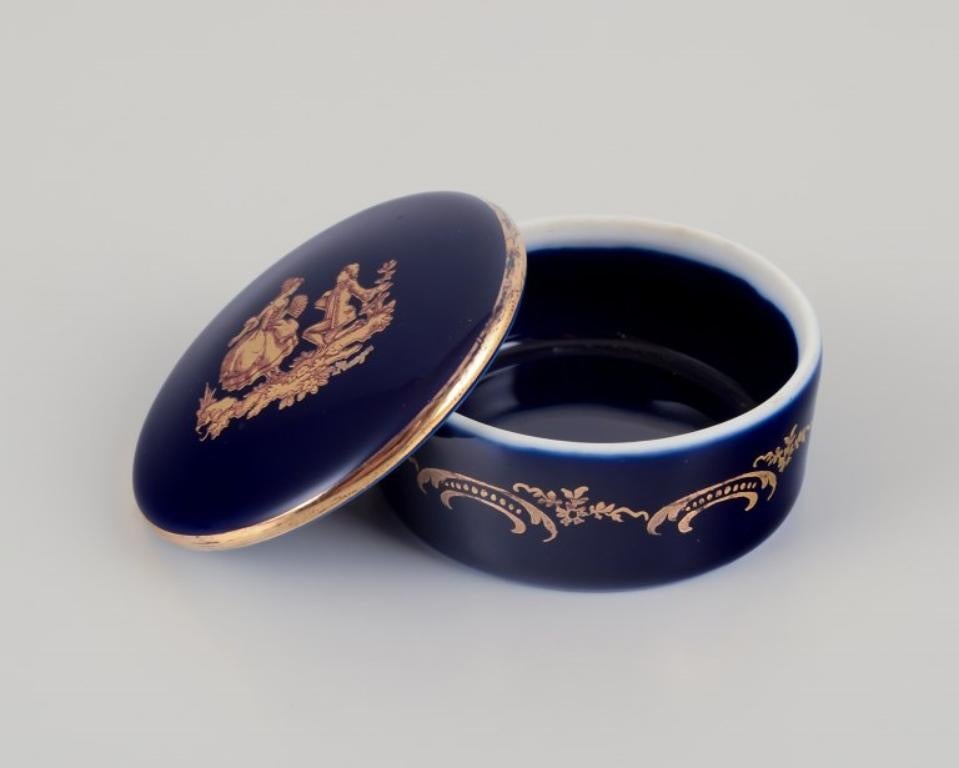 Limoges, Francia. Tres cajas / tarros con tapa en miniatura de porcelana. Francés en venta