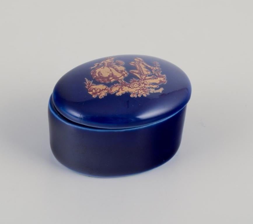 Limoges, Francia. Tres cajas / tarros con tapa en miniatura de porcelana. Glaseado en venta