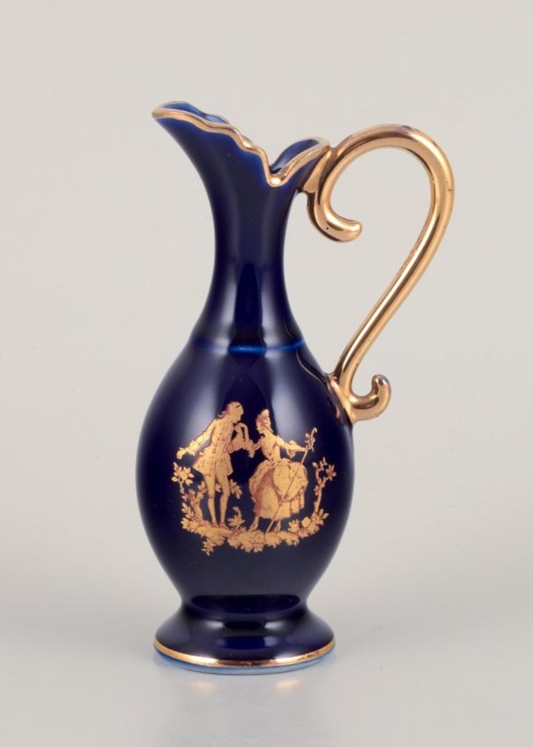 Vernissé Limoges, France. Trois pichets et un vase en porcelaine, 1970 en vente