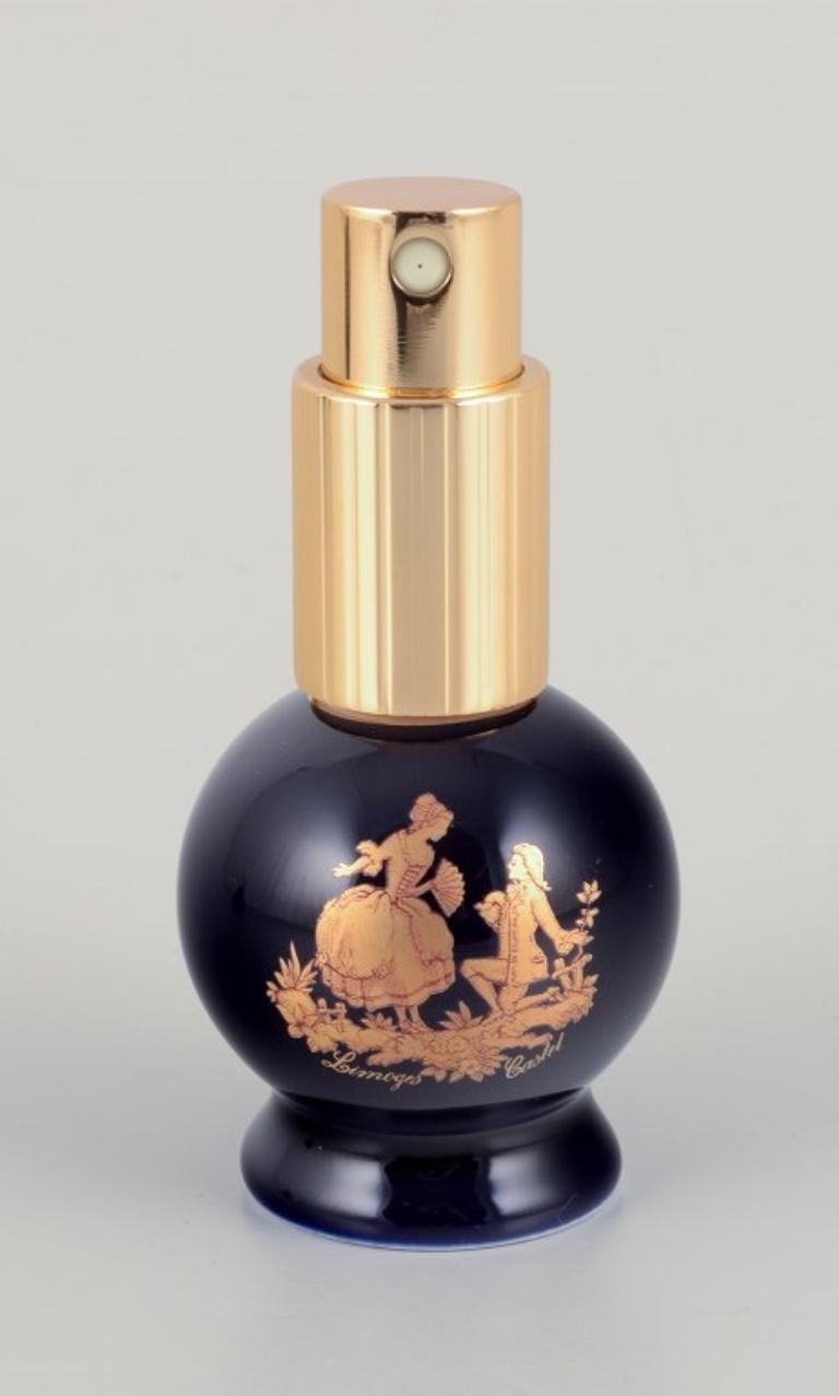 Limoges, Francia. Tres frascos de perfume de porcelana. en Excelente estado para la venta en Copenhagen, DK