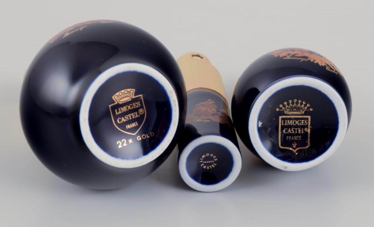 Limoges, Francia. Tres frascos de perfume de porcelana. finales del siglo XX en venta