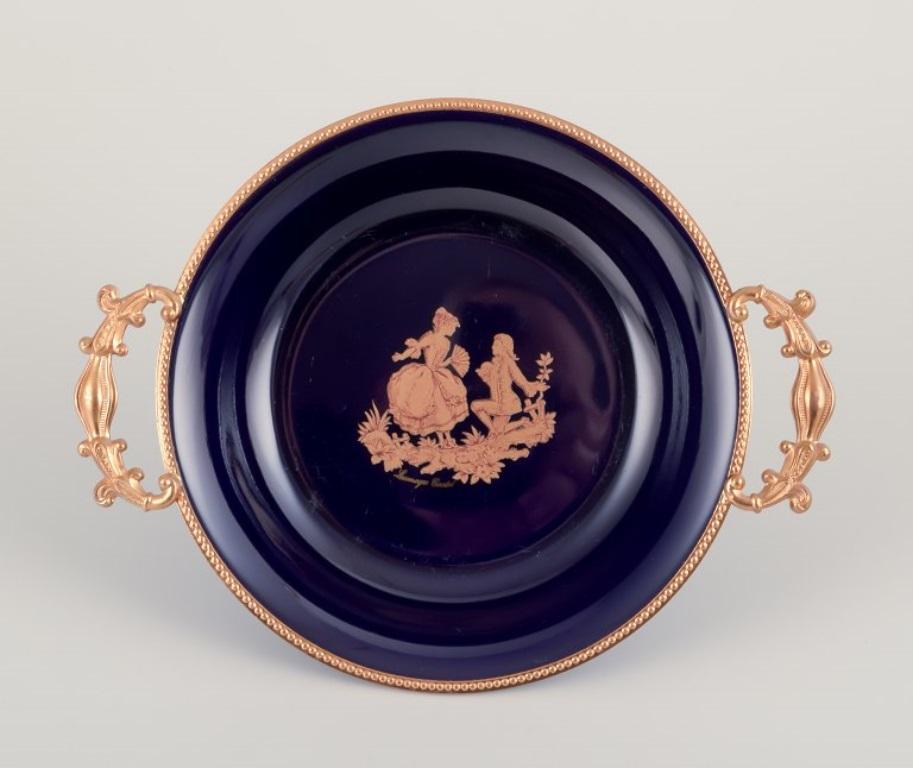 Français Limoges, France. Trois petits bols en porcelaine décorés de feuilles d'or 22 carats en vente