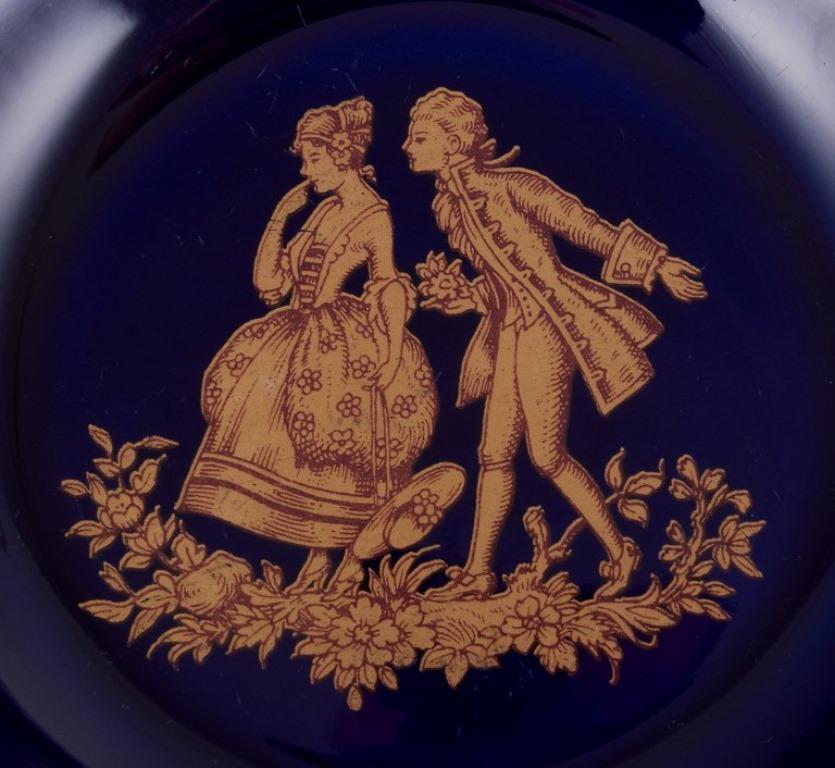 Limoges, France. Trois petits bols en porcelaine décorés de feuilles d'or 22 carats Excellent état - En vente à Copenhagen, DK