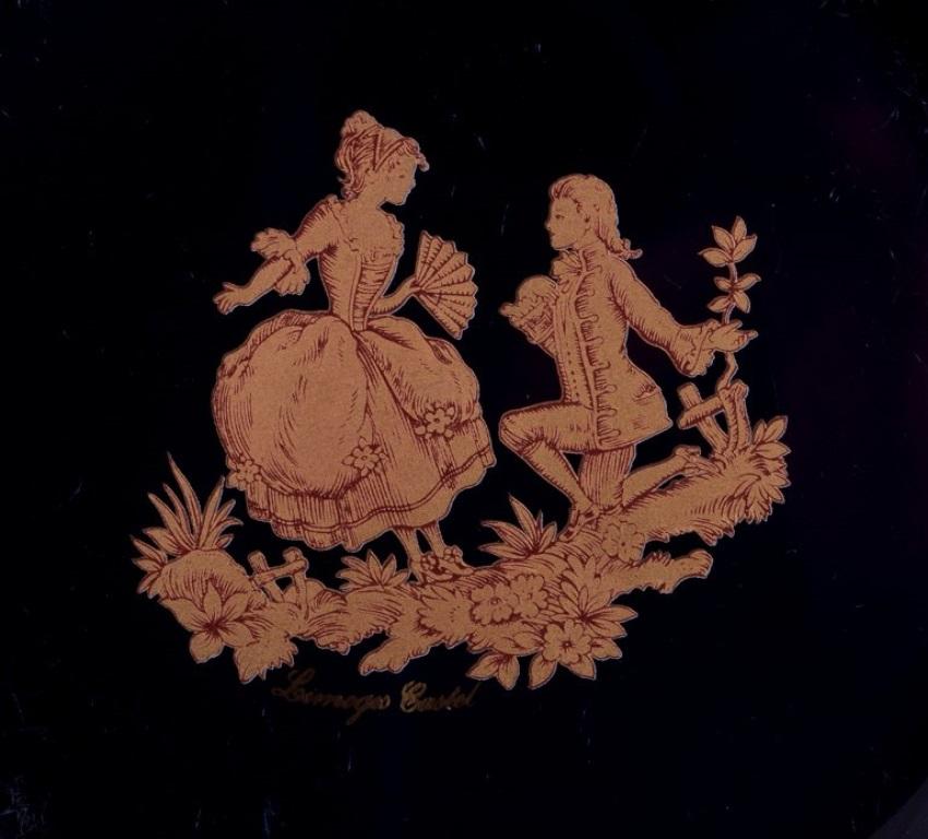 Fin du 20e siècle Limoges, France. Trois petits bols en porcelaine décorés de feuilles d'or 22 carats en vente