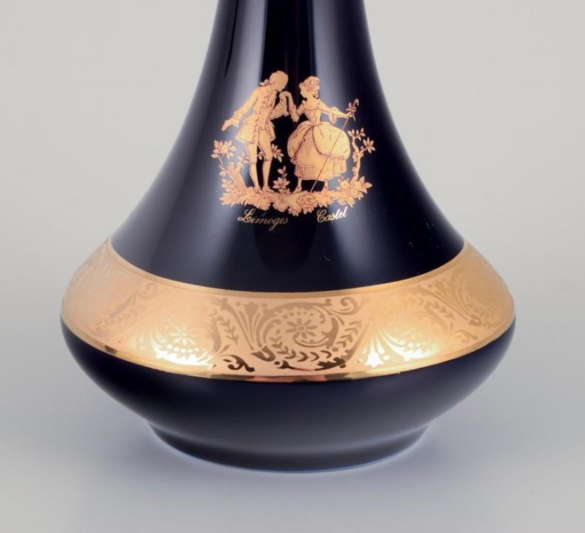 Francese Limoges, Francia. Tre piccoli vasi in porcellana decorati con foglia d'oro a 22 carati in vendita