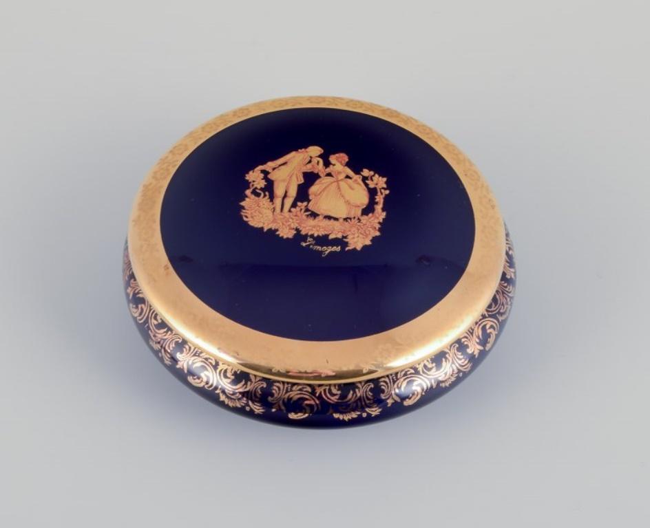 Limoges, Francia. Dos cajas / jarras de porcelana decoradas con pan de oro de 22 quilates Glaseado en venta