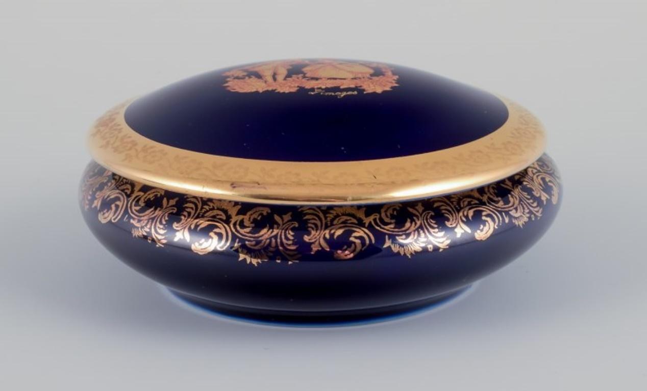 Limoges, Francia. Dos cajas / jarras de porcelana decoradas con pan de oro de 22 quilates en Excelente estado para la venta en Copenhagen, DK