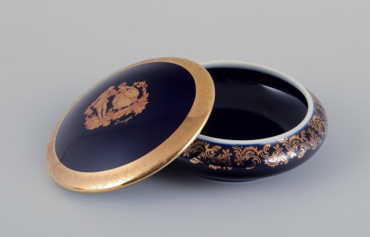 Limoges, Francia. Dos cajas / jarras de porcelana decoradas con pan de oro de 22 quilates finales del siglo XX en venta