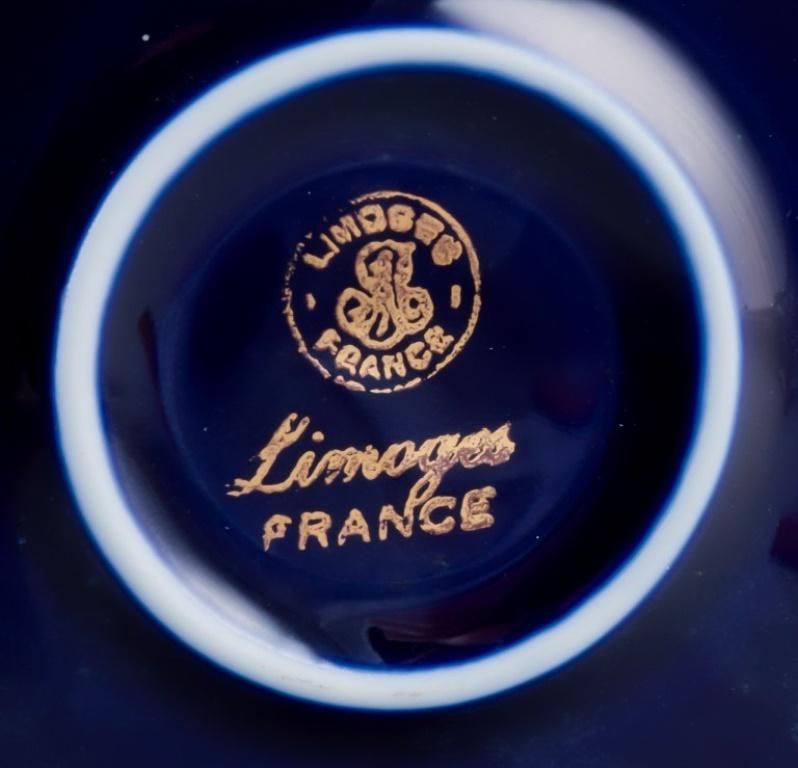 Limoges, Francia. Dos cajas / jarras de porcelana decoradas con pan de oro de 22 quilates Porcelana en venta