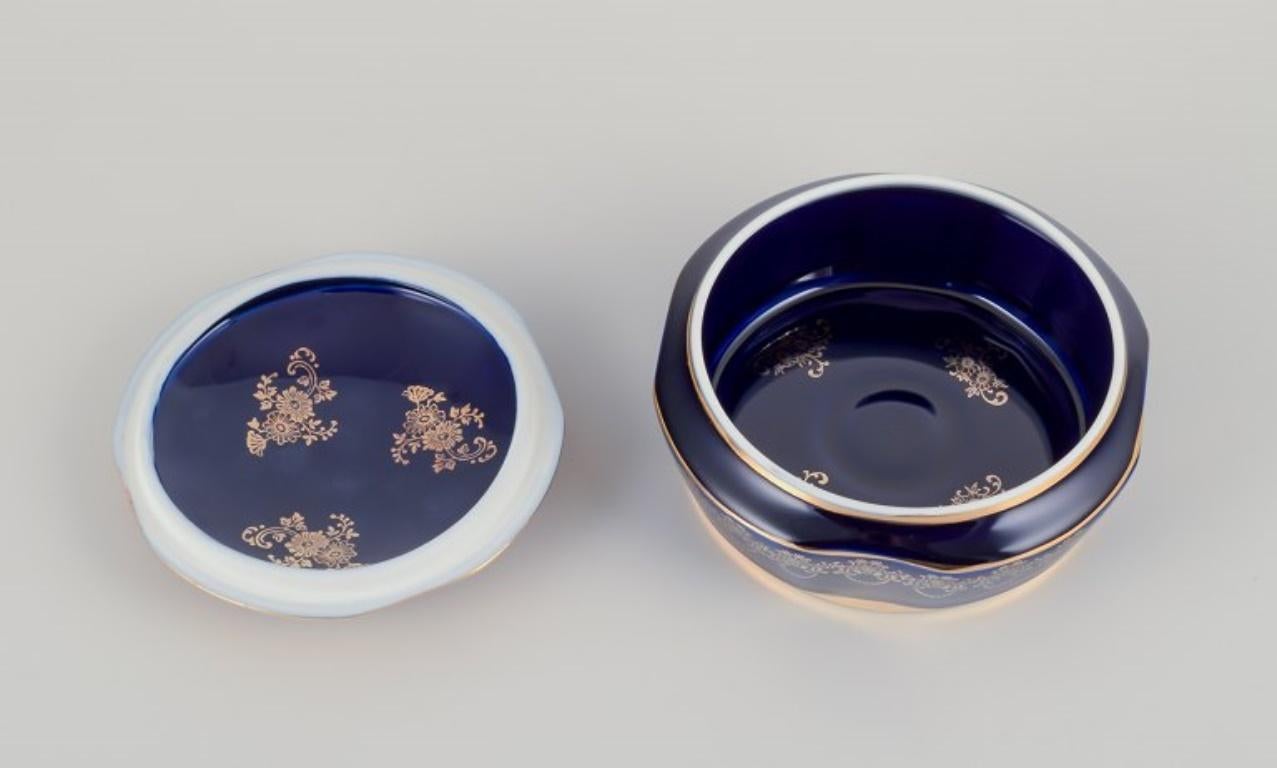 Porcelain Limoges, France. Two porcelain boxes /  jars decorated with 22-karat gold leaf. For Sale