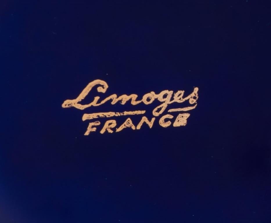 Limoges, Francia. Dos pequeños cuencos de porcelana decorados con pan de oro de 22 quilates. Porcelana en venta