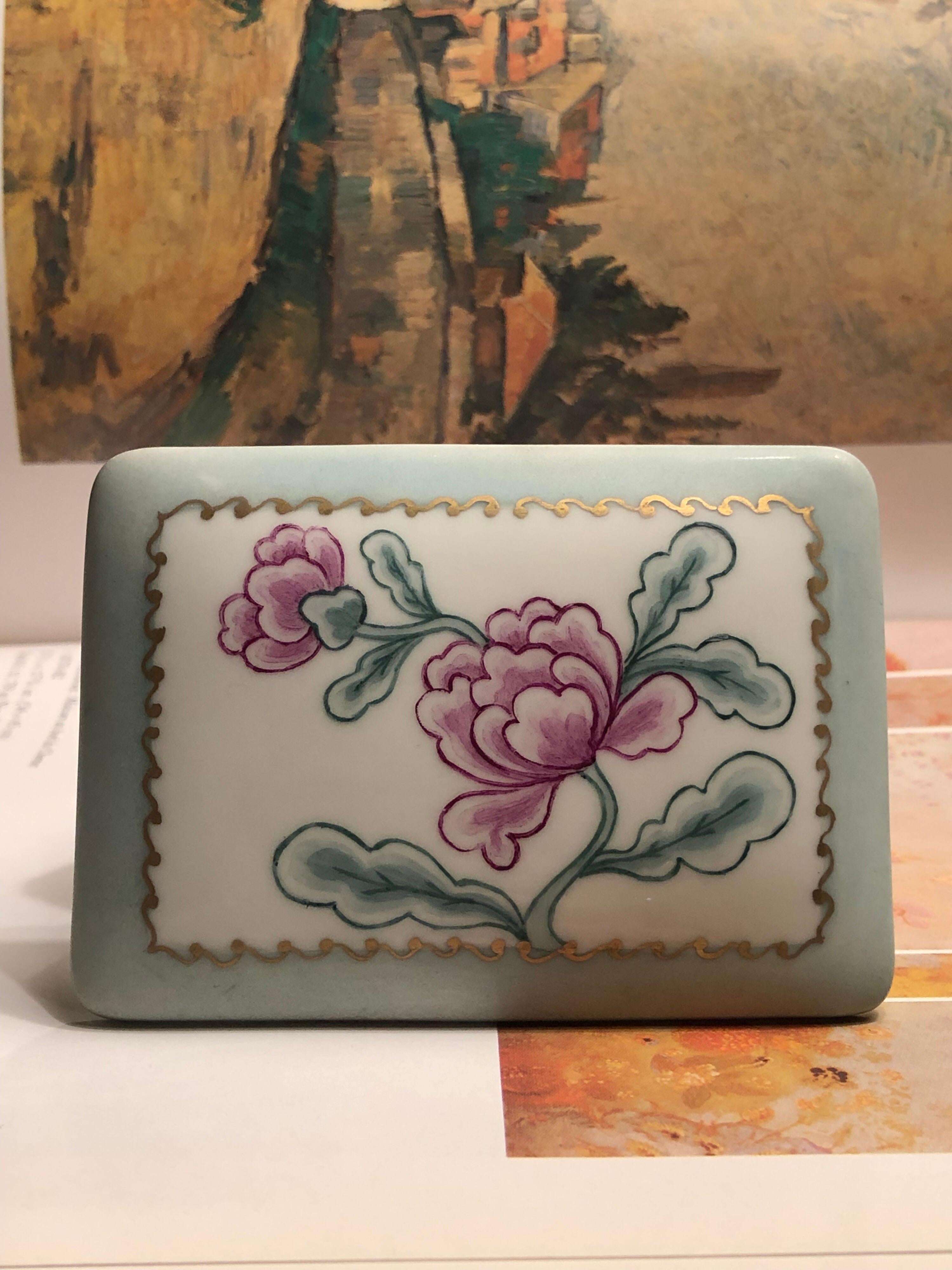 Limoges France YF Porcelain Jewelry Hand Painted Rose Box In Good Condition In Sofia, BG