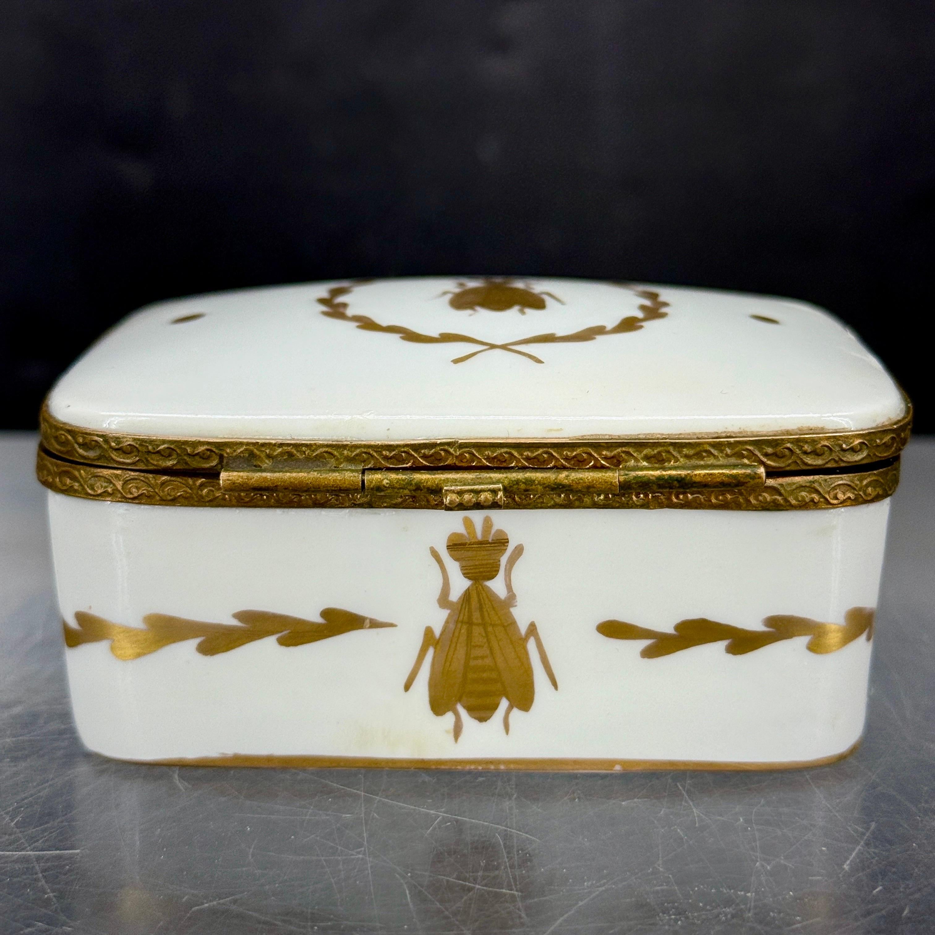 Limoges Französisch Biene Porzellan vergoldet Trinket Schmuckkästchen im Angebot 1