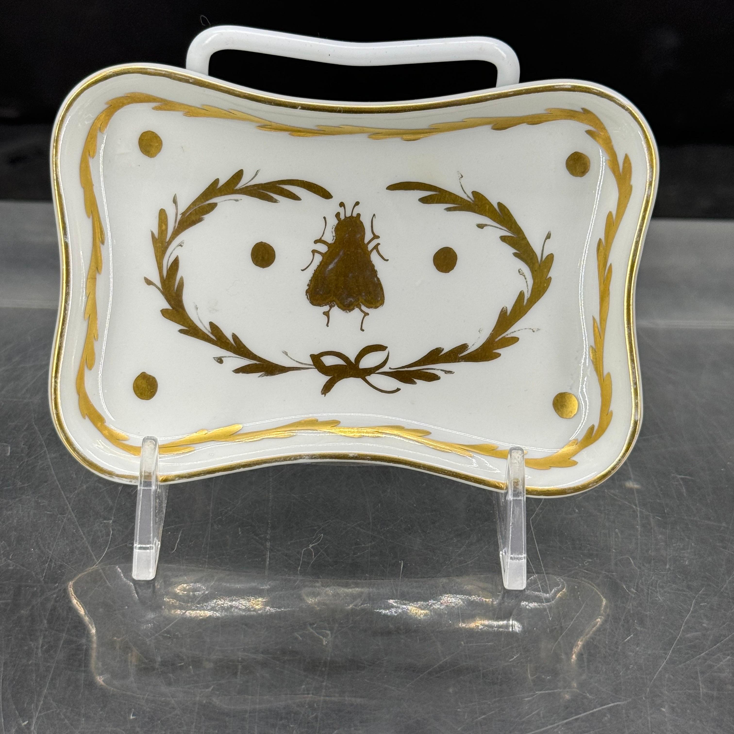 Limoges French Bee Porcelain Gilt Trinket Jewelry Tray In Good Condition In Haddonfield, NJ