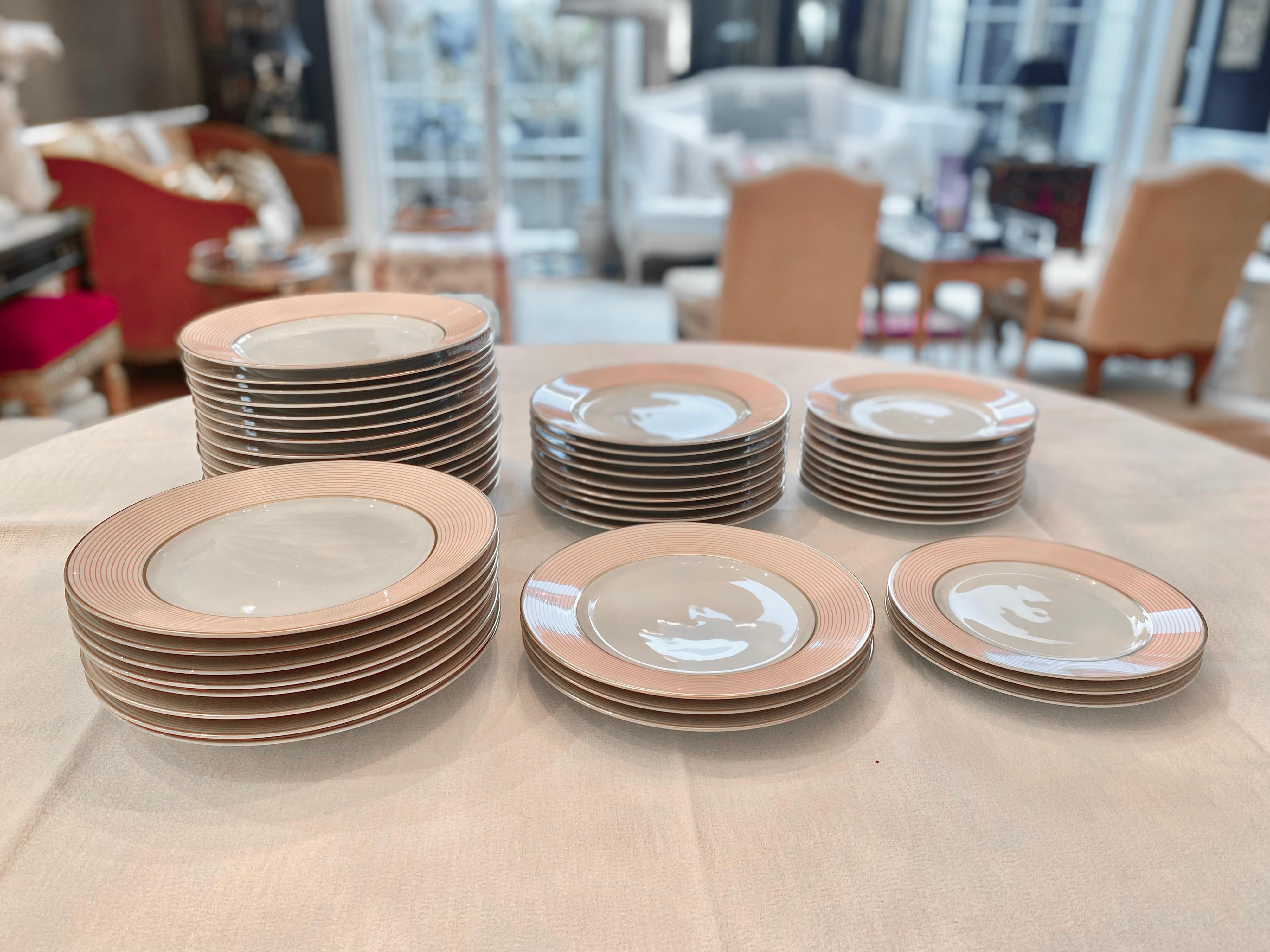 Limoges, Service de table français, 54 pièces, Milles Raies Rose en vente 5