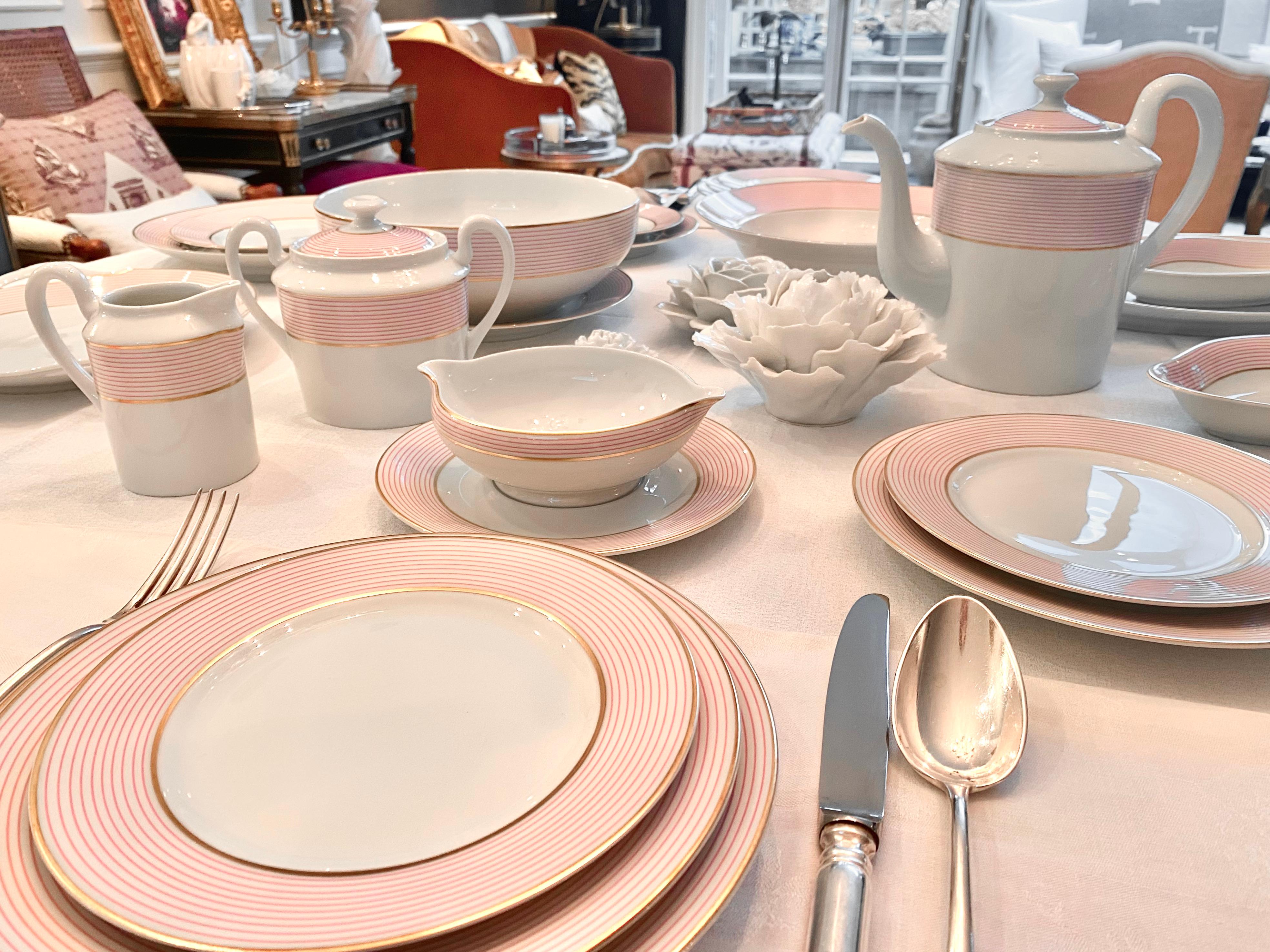Limoges, Service de table français, 54 pièces, Milles Raies Rose en vente 8