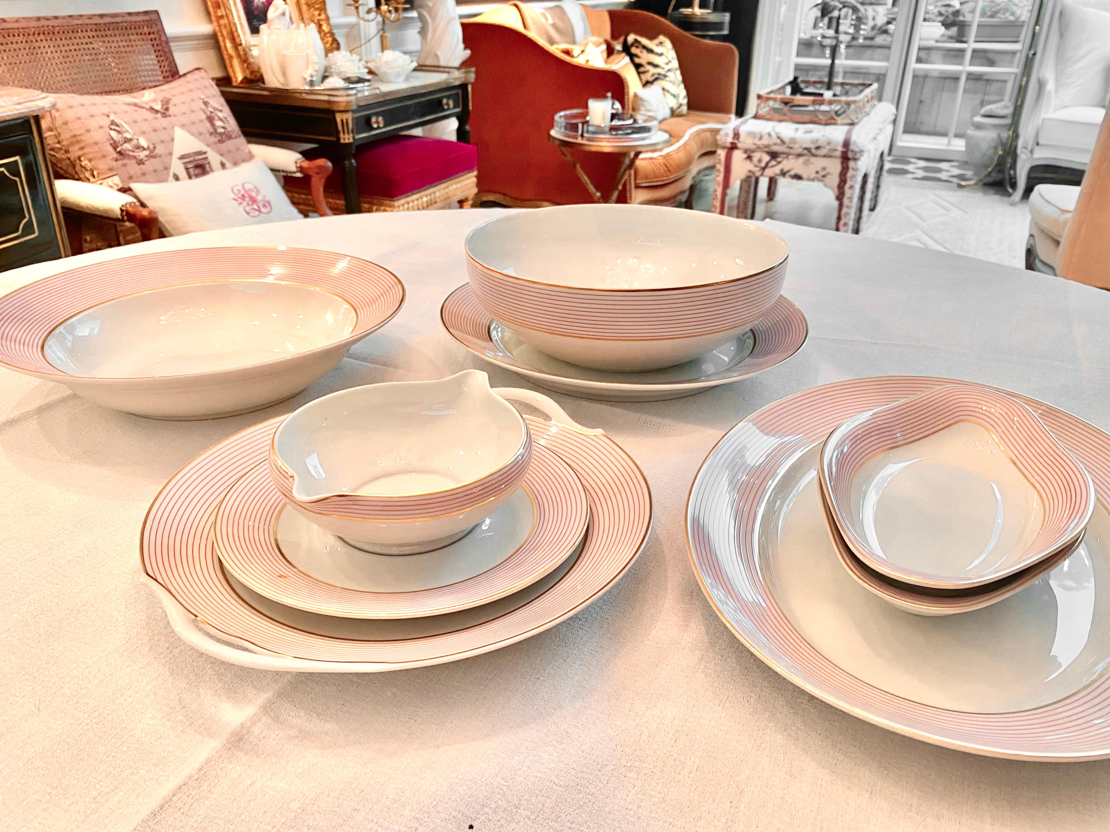 Provincial français Limoges, Service de table français, 54 pièces, Milles Raies Rose en vente