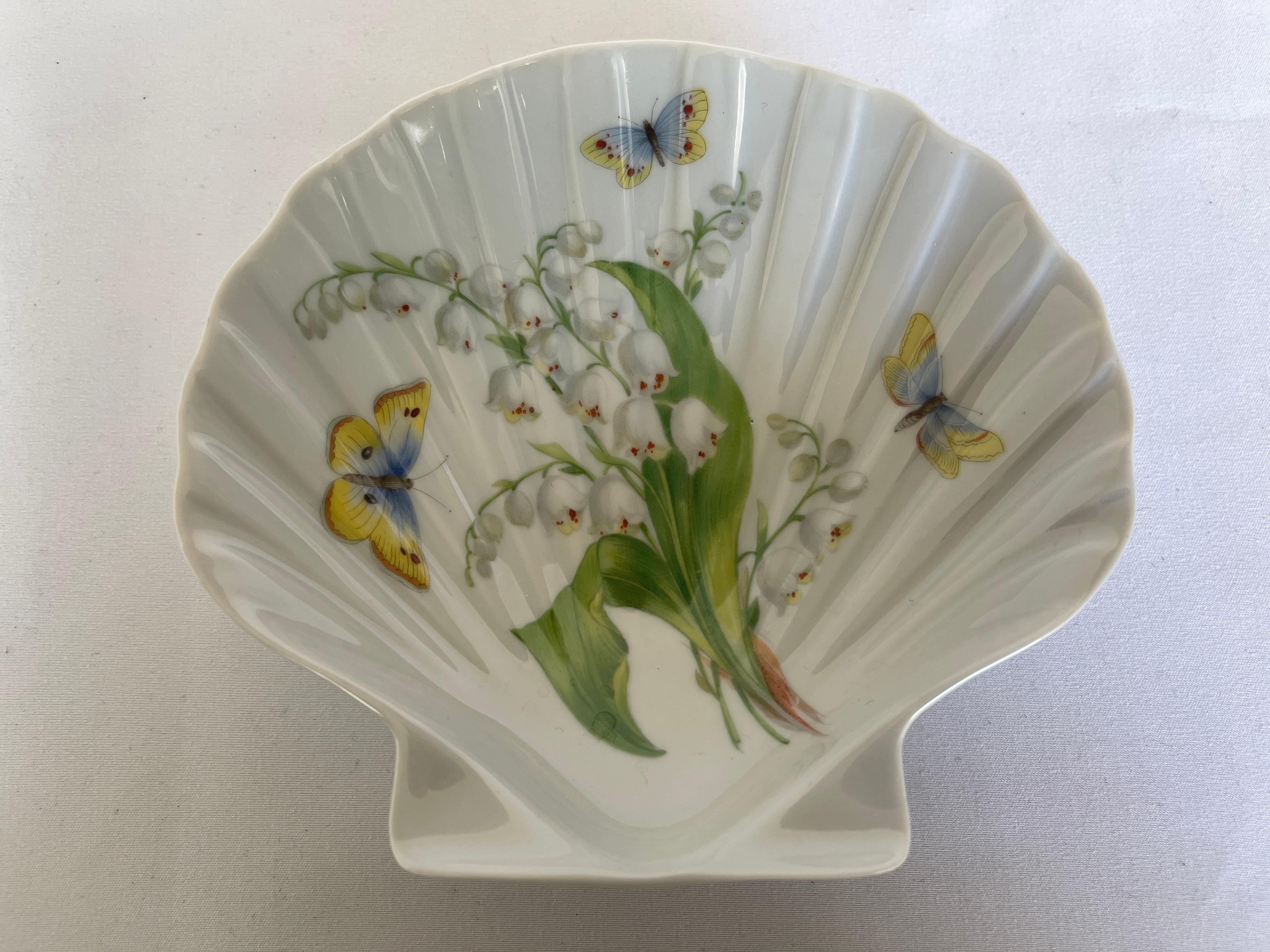 Hand-Painted Limoges French Porcelain Sea Shell Dish W/ Hand Painted Lily-of-The-Valley Motif For Sale