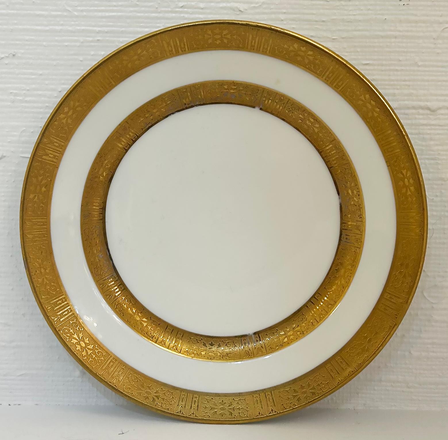 Limoges Gilt Banded Porcelain Plates Retailed by Stern Brothers NY Set of 8 In Good Condition For Sale In Miami, FL