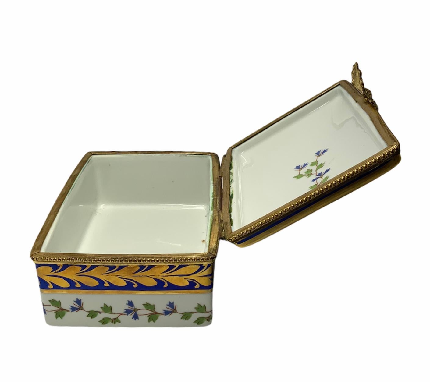 Limoges Gilt Porcelain Rectangular Box In Good Condition In Guaynabo, PR