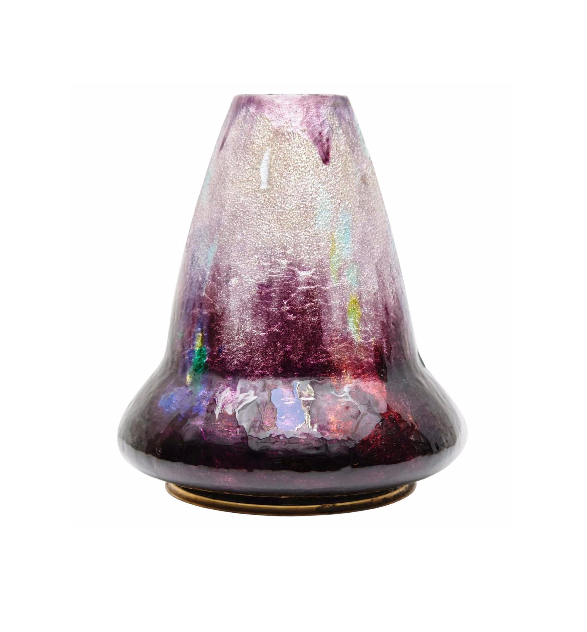 Vaso in vetro di Limoges di Alexandre Marti: Un capolavoro Art Deco senza tempo

Abbraccia l'eleganza dell'Art Déco con questo straordinario vaso in vetro di Limoges del rinomato artista francese Alexandre Marti. Prodotto intorno al 1920 in Francia,