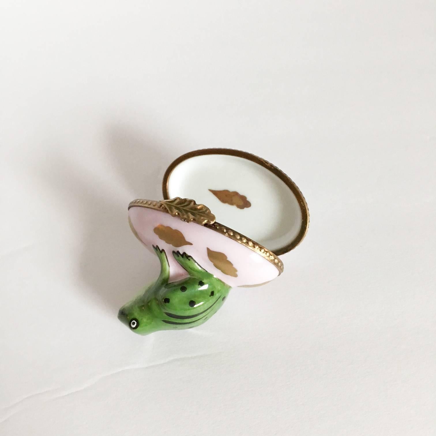 Hand-Painted Limoges Green Frog Pale Pink Box