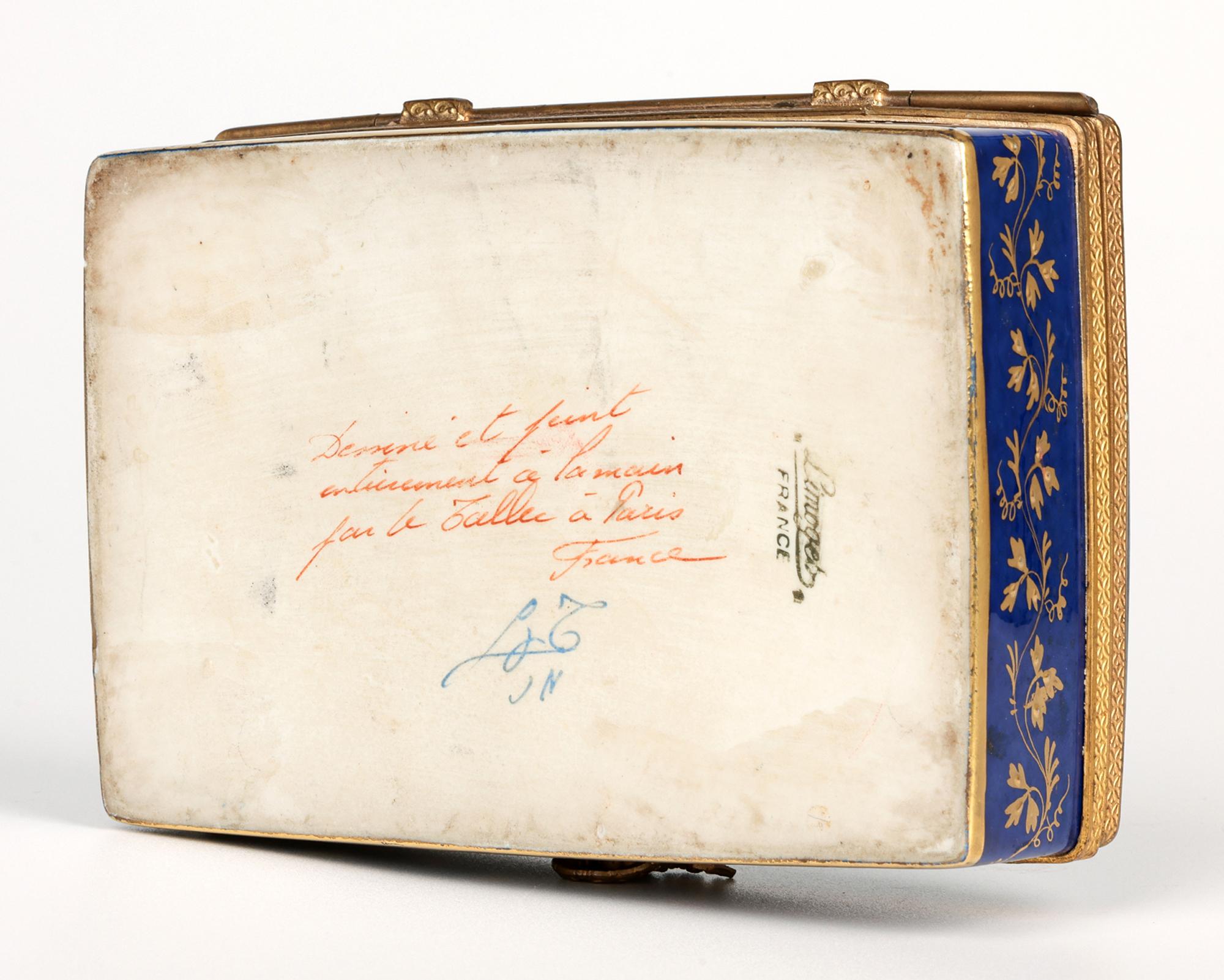 Caja de baratijas de porcelana con tapa, pintada a mano en Limoges y montada sobre metal en venta 3
