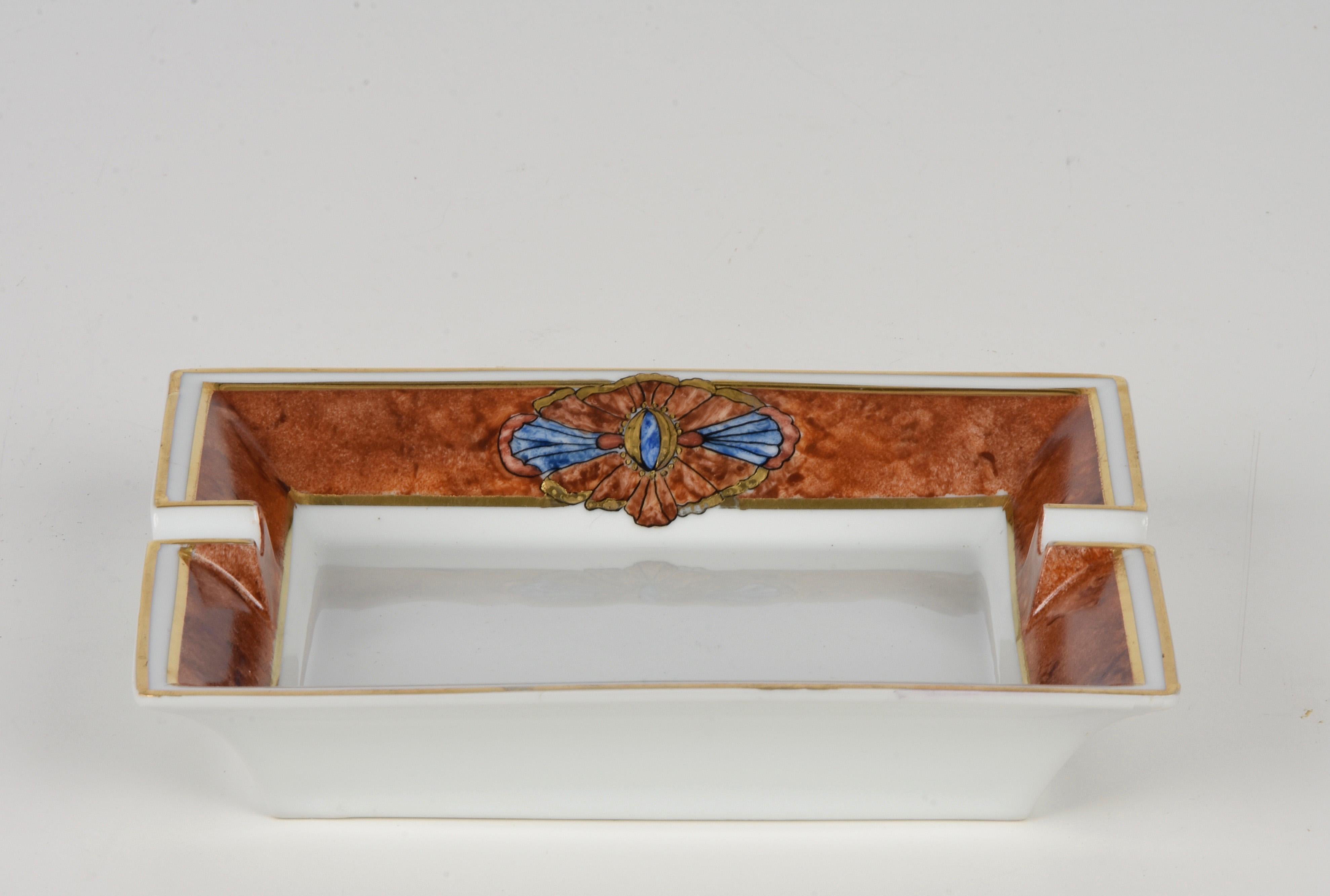 Limoges Midcentury Hand-Painted by Cevoli White Porcelain French Ashtray, 1980s For Sale 4