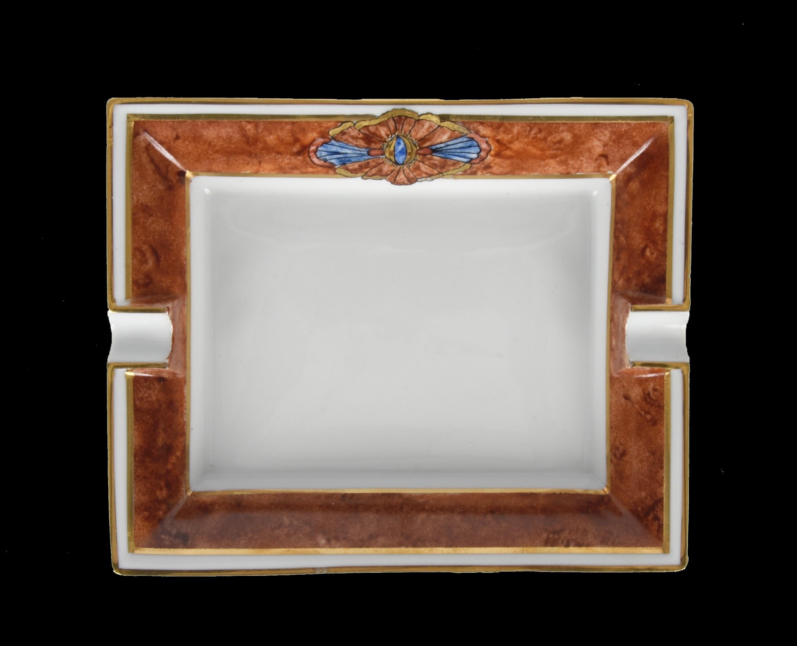 Amazing midcentury Limoges hand-painted white porcelain ashtray. This fantastic piece was hand-painted by Giulia Lucente Cevoli in Italy during the 1980s.

The porcelain is candid and is painted with precision and mastery by Giulia Lucente Cevoli,