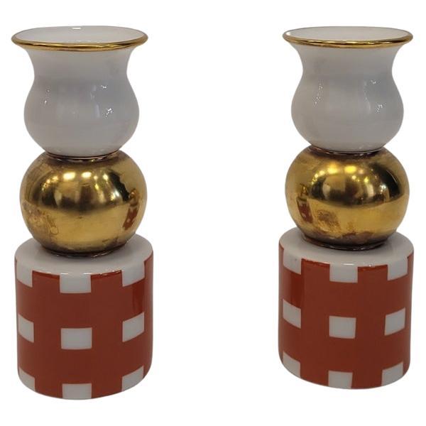 Coppia di candelieri in ceramica di Limoges del Medioevo rossi Coppia di candelieri in ceramica di Bernardaud Limoges Francia in vendita