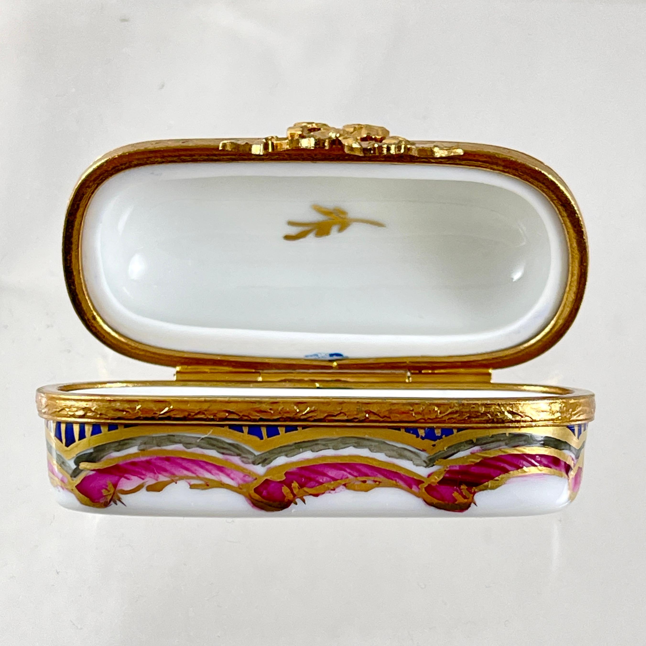 Caja de agujas de coser de porcelana esmaltada Limoges París finales del siglo XX