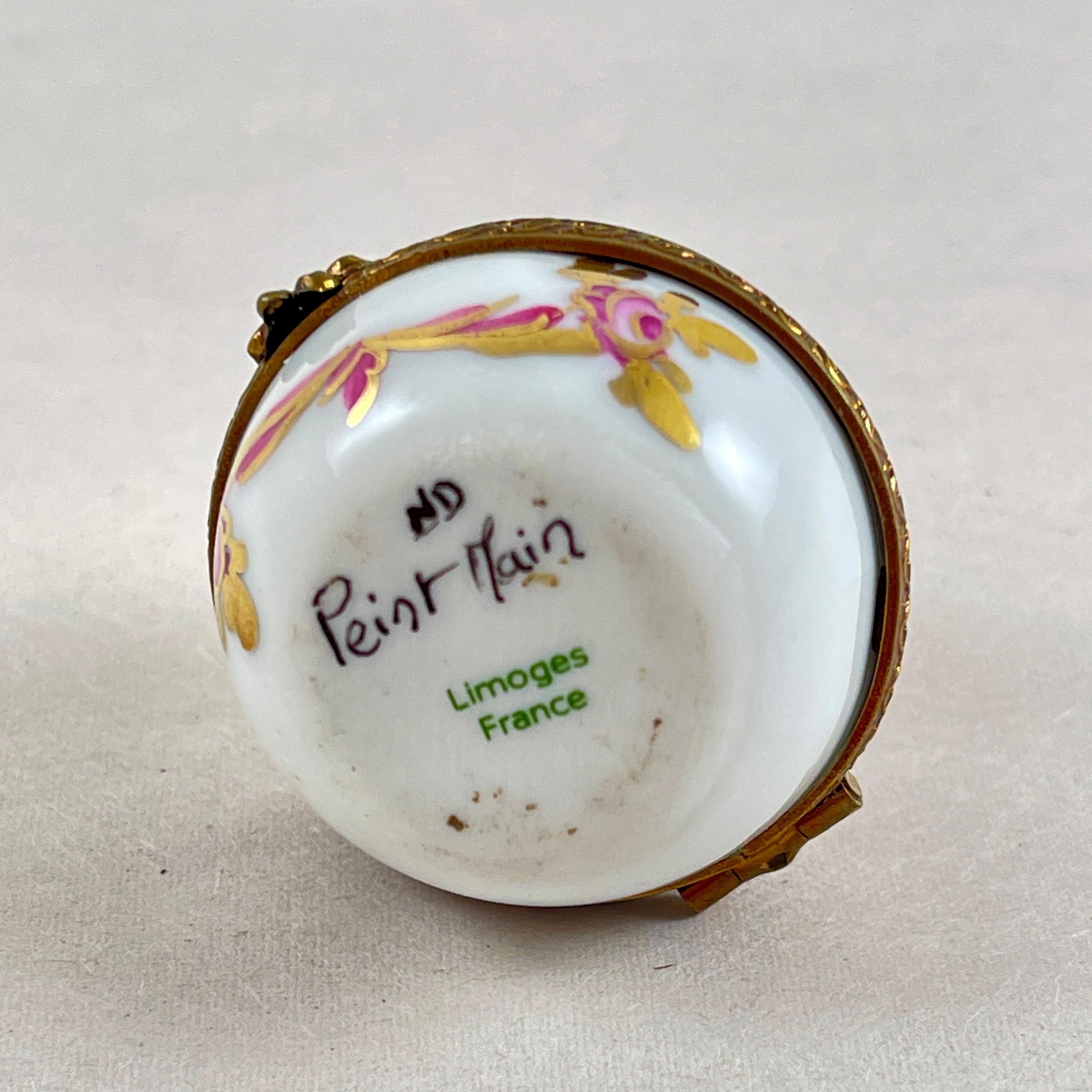 Limoges Paris Round Rose & Gold Vintage Trinket Box For Sale 2
