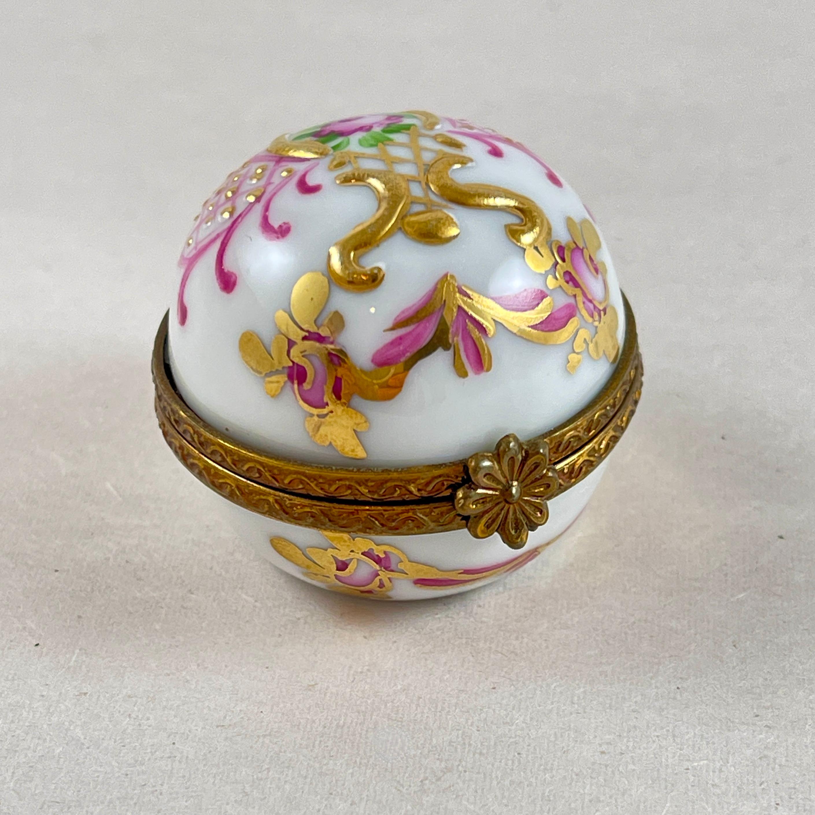 French Provincial Limoges Paris Round Rose & Gold Vintage Trinket Box For Sale