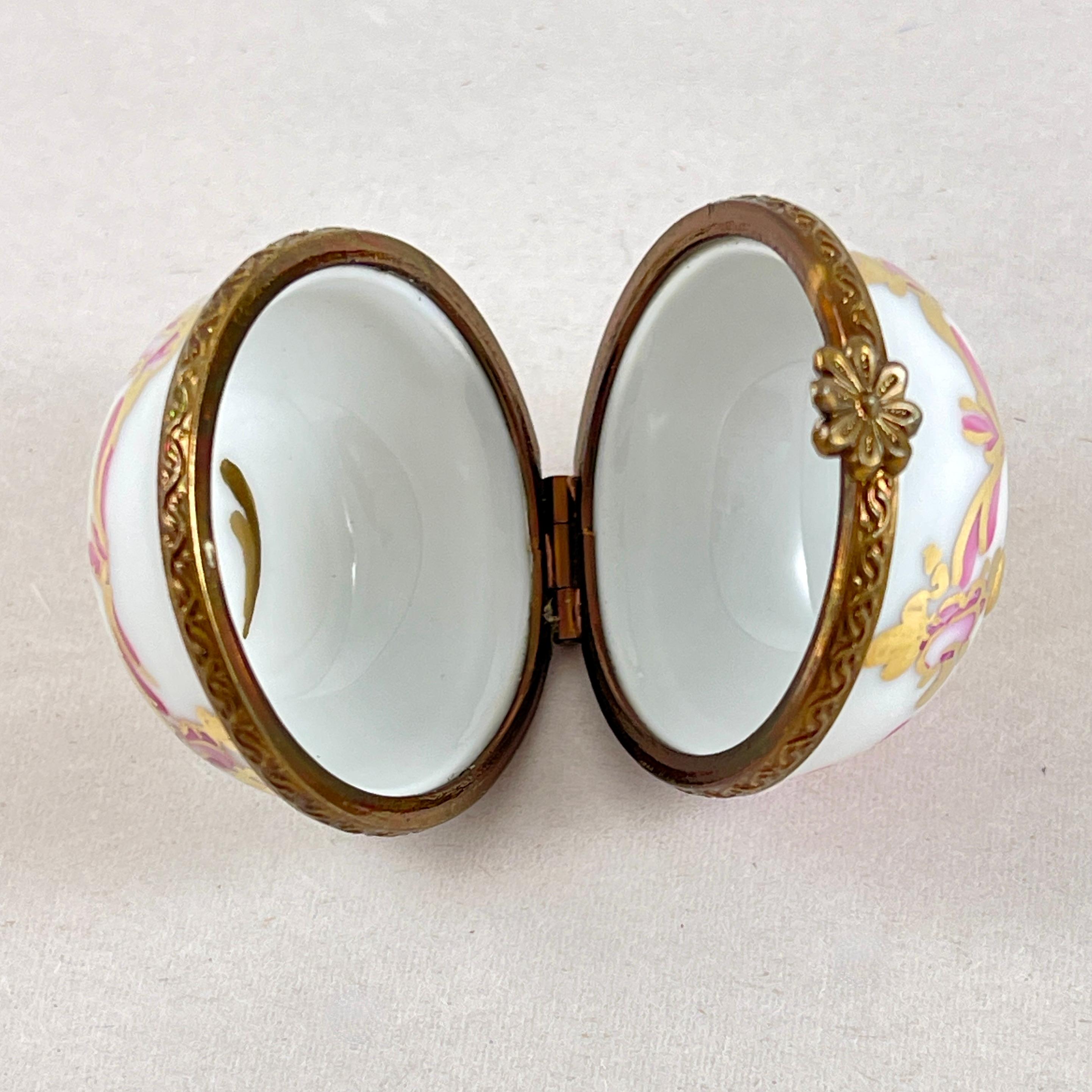 Late 20th Century Limoges Paris Round Rose & Gold Vintage Trinket Box For Sale
