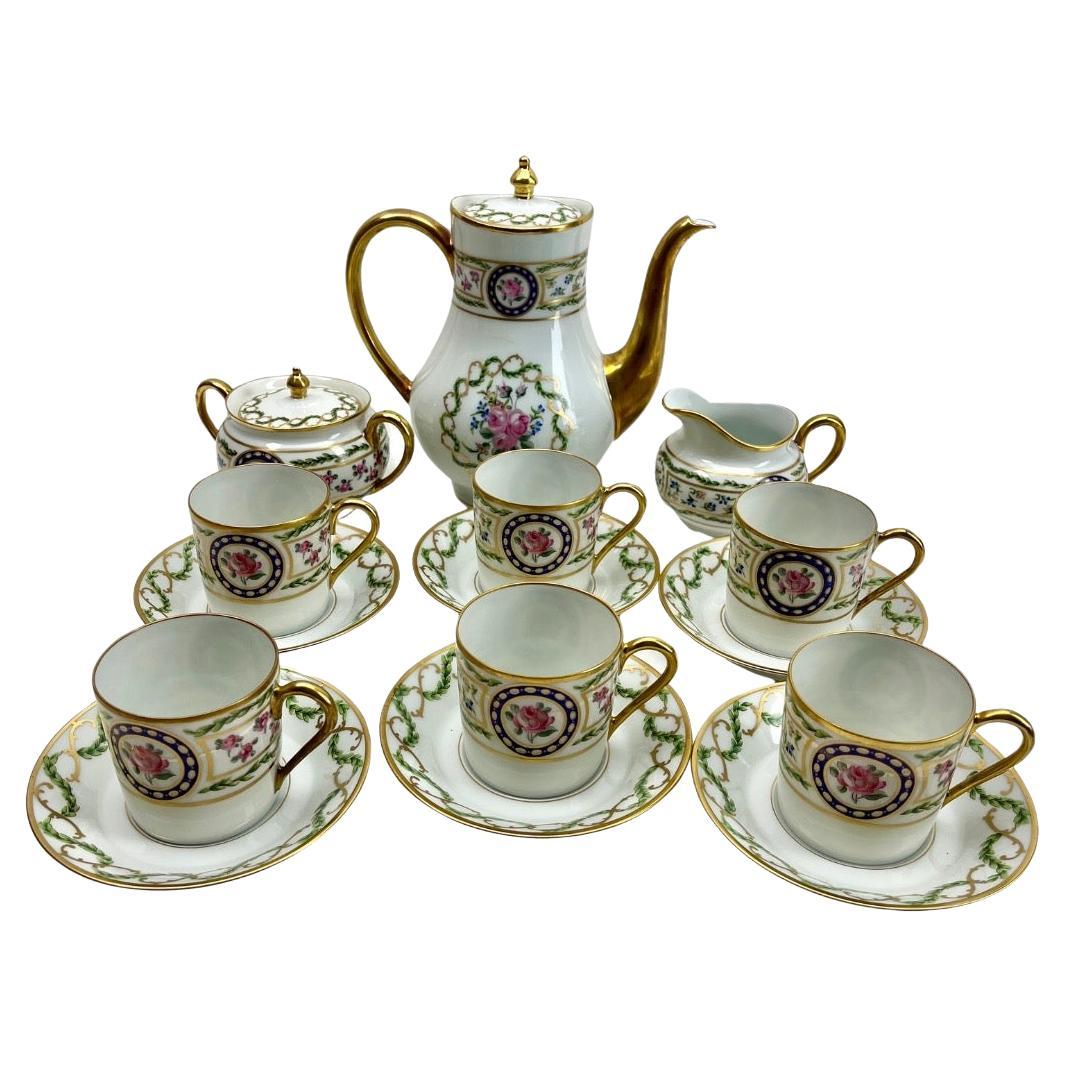 Limoges Pocelain Louveciennes 'Stamp' Frankreich, Satz von 9 Pieces  im Angebot