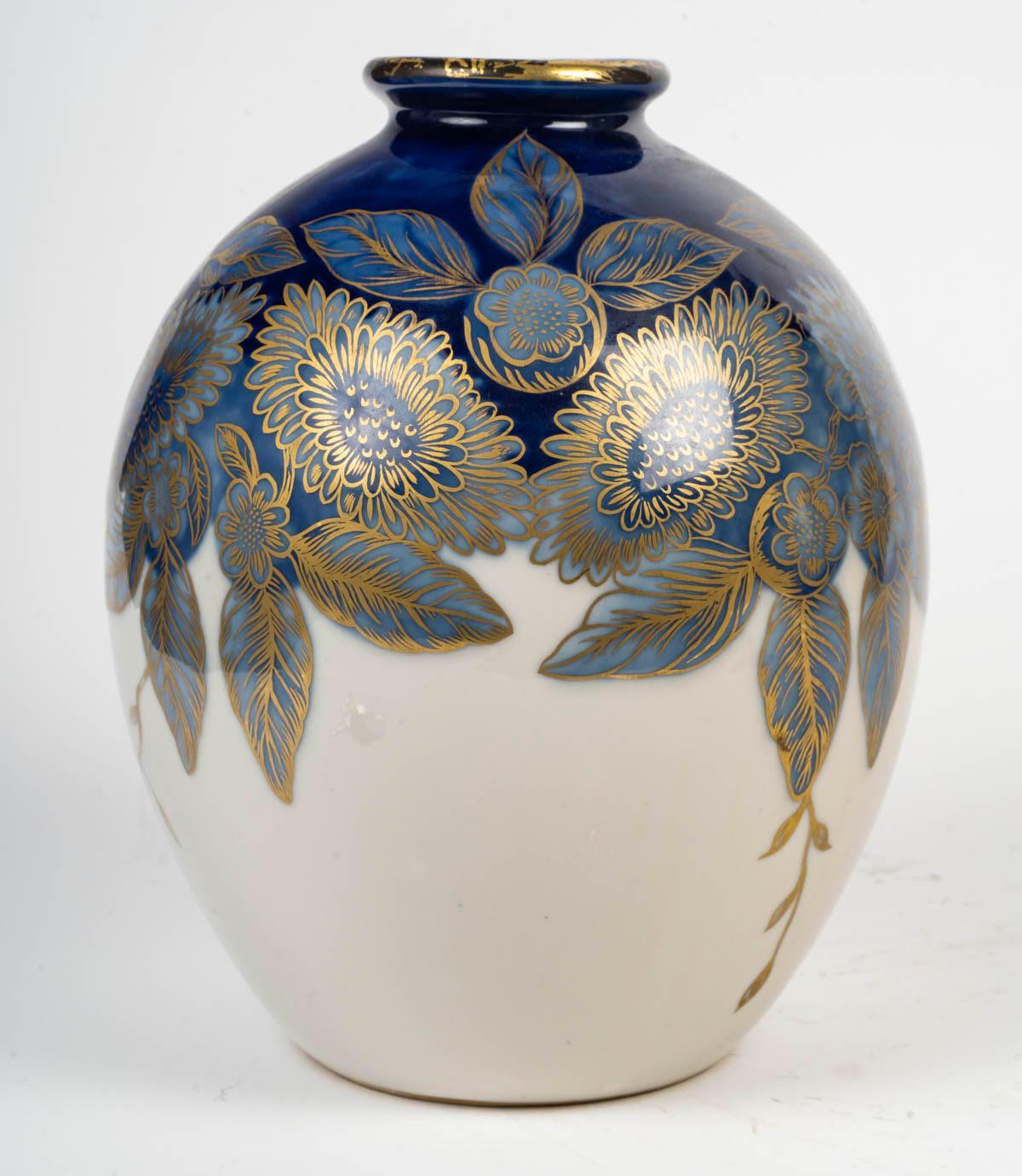Vaso in porcellana boulle di Tharaud Limoges, periodo Art Déco, 1930.

Vaso boulle in porcellana di Tharaud Limoges del 1930, dipinto e dorato.
H. 29 cm, P. 23 cm.