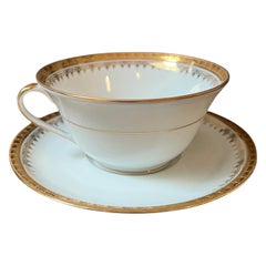 Tasse et soucoupe "Déjeuner" en porcelaine de Limoges, blanc et or - A.R. France